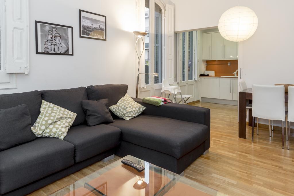 Gaudi Apartment Barcelona Buitenkant foto
